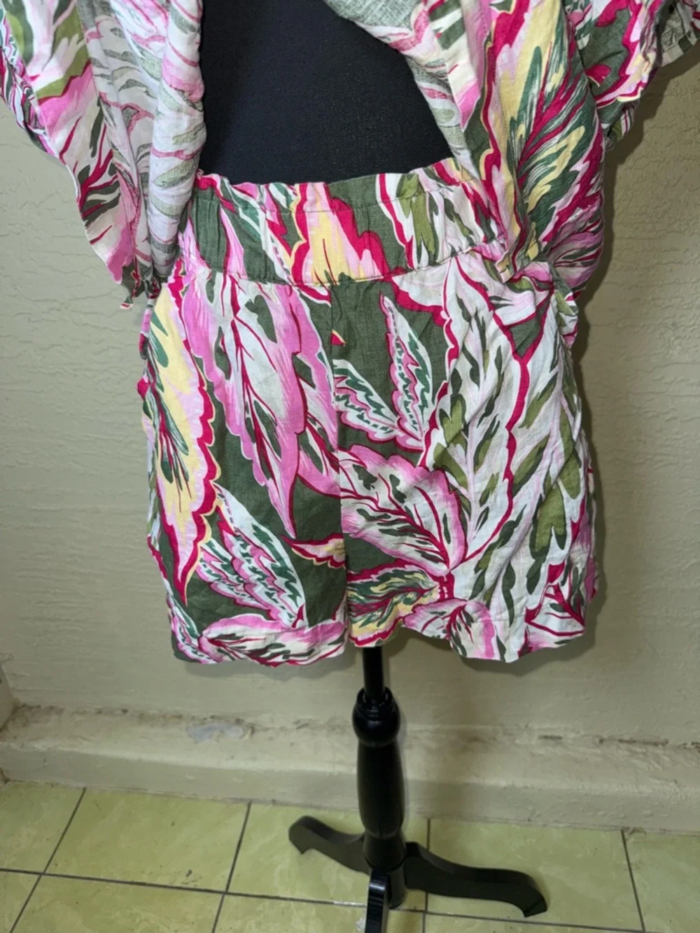 LOFT Short Sleeve Button-Front Tropical Print Shirt in Green, Pink‎ and White